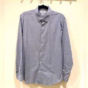 Uniqlo man button down shirt size M